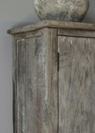 Stoere smalle kast "Raf" van oud doorleefd hout