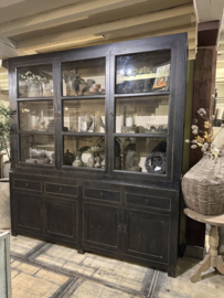 Hele stoere buffetkast 3 deurs in oud zwart "Bobbie"
