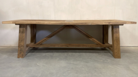 Prachtige unieke eiken A poot tafel 260 cm