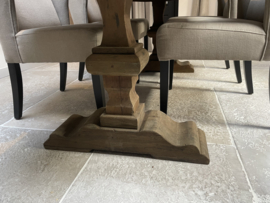 Stoere eettafel "Reno" van oud hout grey met kloosterpoot