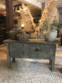 Stoere sidetable "Dana" met deurtje