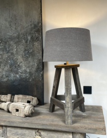 Stoere houten tafellamp 3 poot