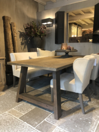 Stoere eettafel "Reno" van oud hout met A poot