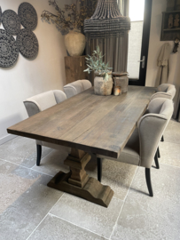 Stoere eettafel "Reno" van oud hout grey met kloosterpoot