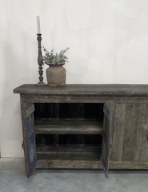 Stoer doorleefd oud dressoir 200 cm