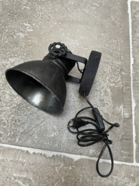 Stoere wandlamp spot oud zwart