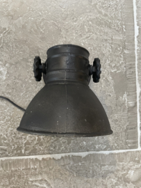 Stoere wandlamp spot oud zwart