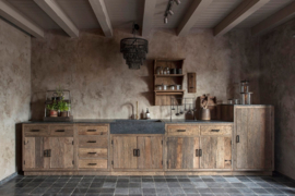 Prachtige rustieke vergrijsd houten keuken / buitenkeuken
