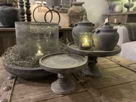 Stoere vergrijsde plateau op voet - groot