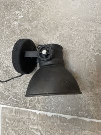Stoere wandlamp spot oud zwart
