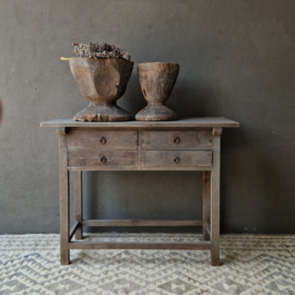 Stoere sidetable van vergrijsd hout