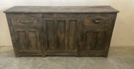Stoer doorleefd uniek dressoir oud hout