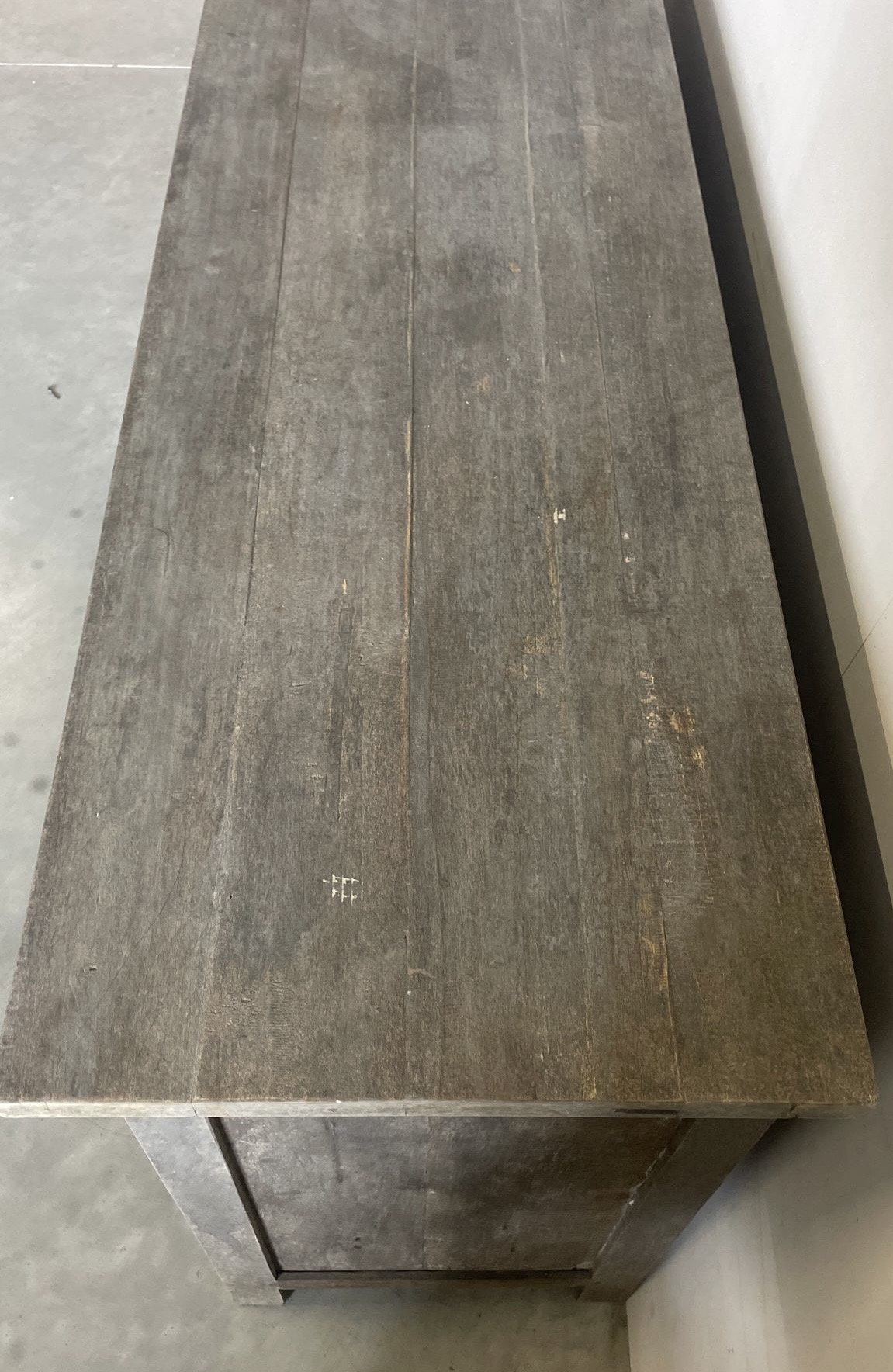Landelijk robuust dressoir vergrijsd hout