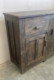 Stoer doorleefd uniek dressoir oud hout