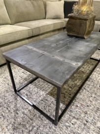 Stoere salontafel oud hout zwart met stalen frame
