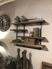 Stoer wandrek met oud houten planken grey