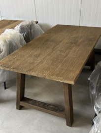 Stoere eettafel "Reno" van oud hout met A poot - grey