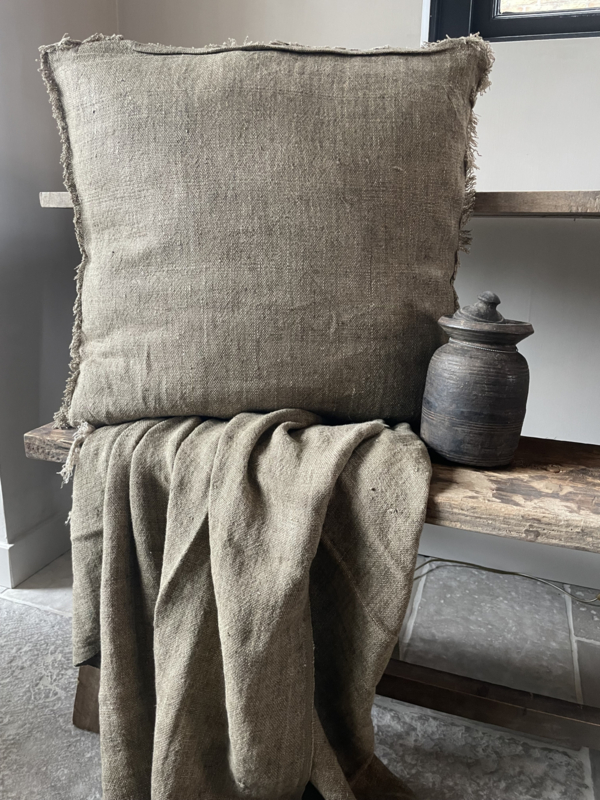 Stoer linnen in taupe | Kussens & taupe | at
