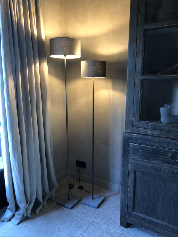 overhandigen naald glas Mooie staande lamp met natuurstenen voet 150 cm | Vloerlampen | Landelijk  at Home