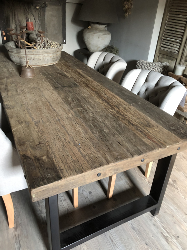 Robuuste eettafel "Bas" met stalen U poot | Eettafels at Home