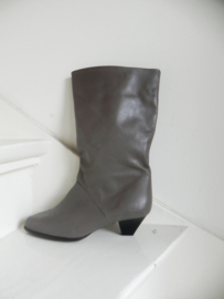 Cowboy boots taupe omslag (2684)