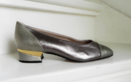 Franco Caresane gouden vintage pumps (1977)