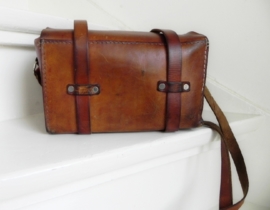 Vintage stoere rundlerederen schoudertas bag (1936)