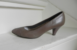 Carlini taupe basis pumps (2551)