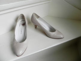 Paul Noyen vintage beige basis pumps (2426)