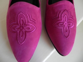 Ongedragen vintage fuchsia pumps (1907)