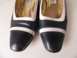 Escada vintage luxe pumps (1718)