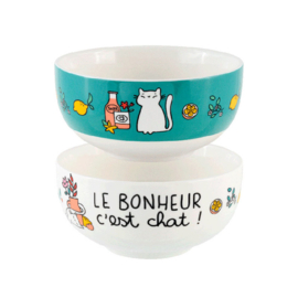 In the kitchen & on the table - Derriere la porte