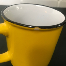 Mok (koffie/thee) emaille look - geel - Cabanaz