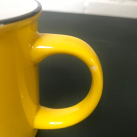 Mok (koffie/thee) emaille look - geel - Cabanaz
