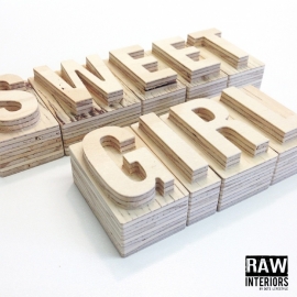 SWEET GIRL | Tekst Hout RAW