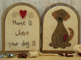 Tweeluikje 'Home is where your dog is' materialenpakketje + patroon