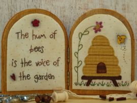 Tweeluikje 'The hum of bees' patroon