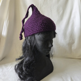 Rood-paars  gehaakte muts
