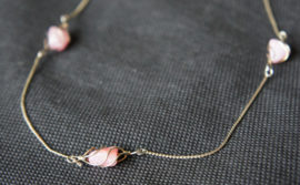 Ketting met roze steentjes