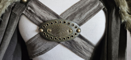 Donkergroene kruisband cape met nepbont kraag