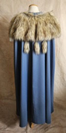 Blauwe cape met nepbont kraag