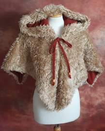 Beige teddy schoudercape