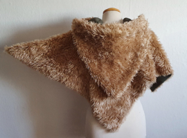 Beige teddy schoudercape