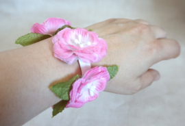 Bloemenarmbandje