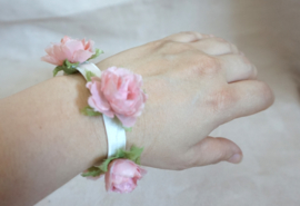 Bloemenarmbandje roosjes