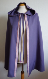 Lavendel cape met sierband