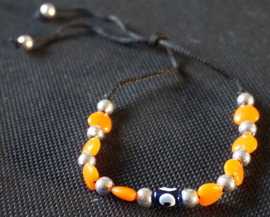 Armband - zwart met oranje kralen