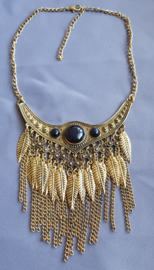 Goudkleurige ketting met veertjes