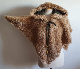 Beige teddy schoudercape