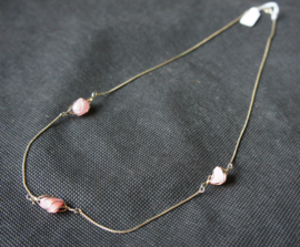 Ketting met roze steentjes